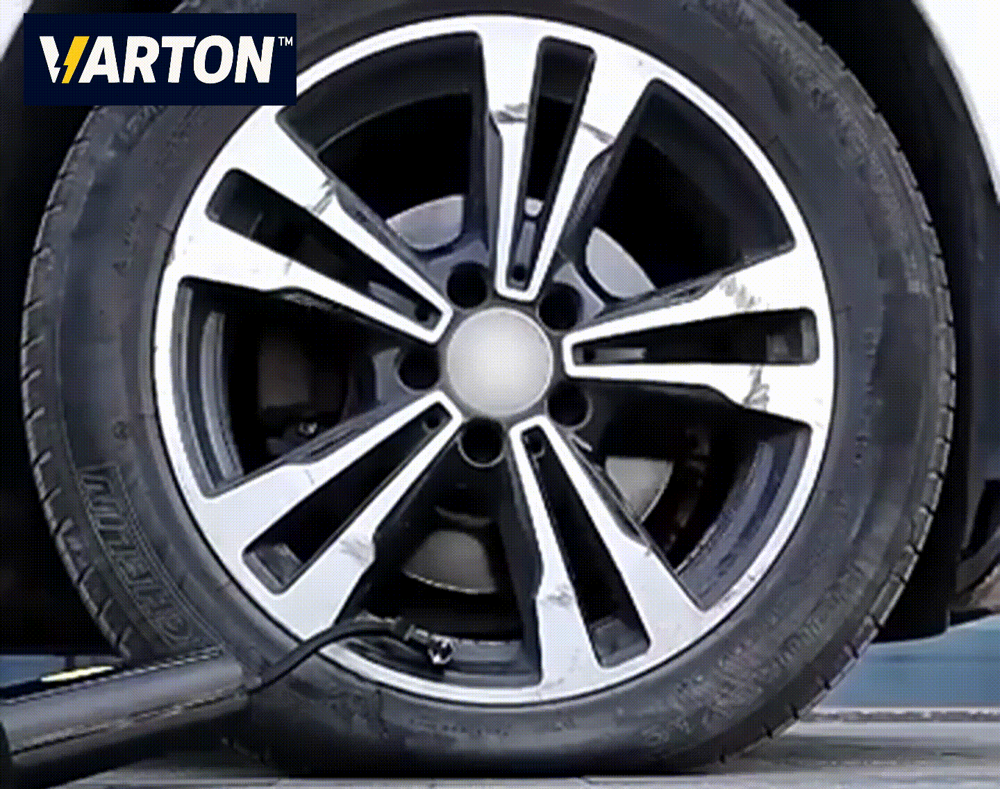 Autógumi felfújása Varton kompresszorral